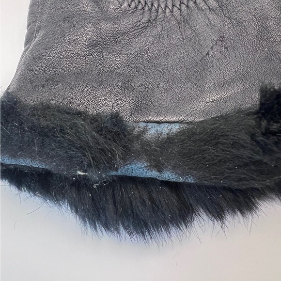 Black lined Gloves - Picture 8 of 8